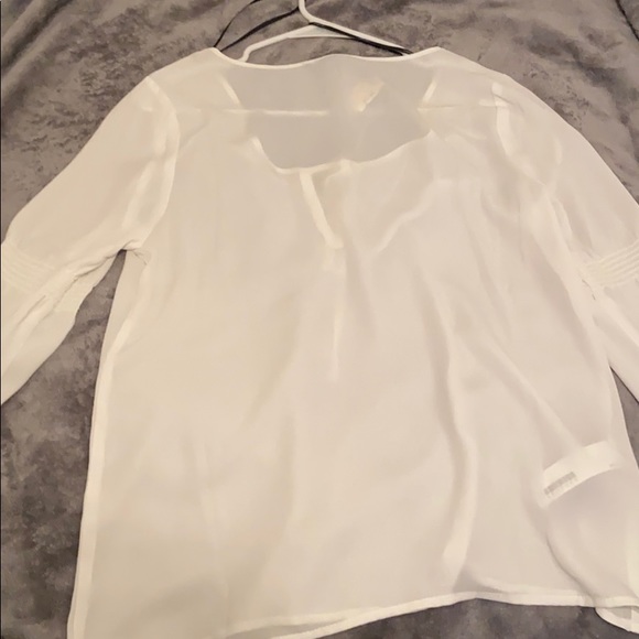 White blouse - Picture 3 of 3